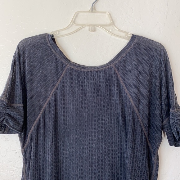 Prana short ruched sleeve high low top in grey - Picture 4 of 7